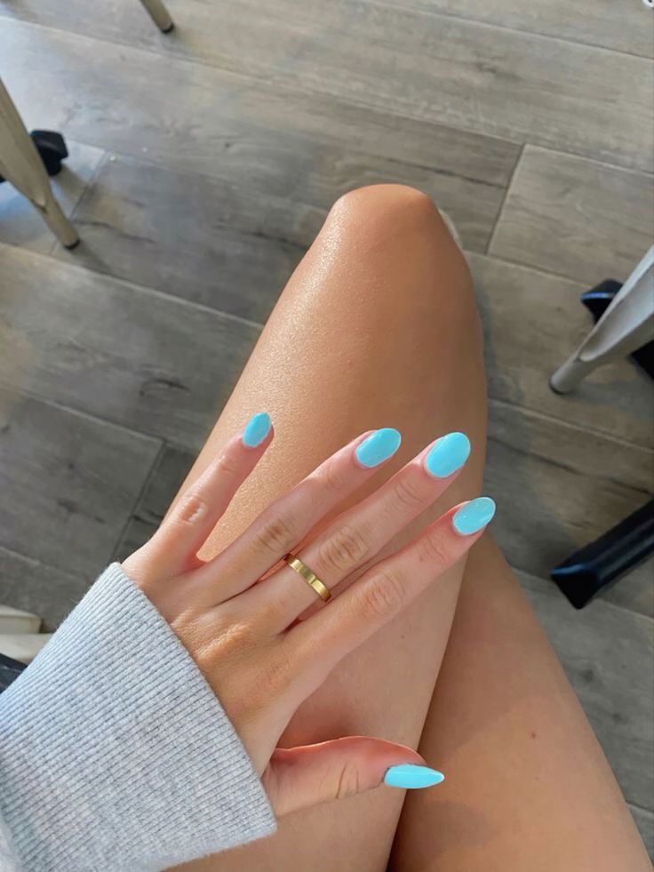 minimalist summer nails