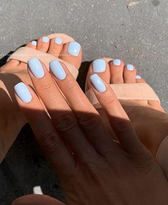 minimalist summer nails